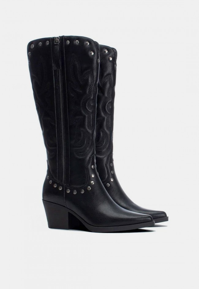 Bota cowboy XTI 14624001 de mujer en negro con tachuelas, estilo western con carácter