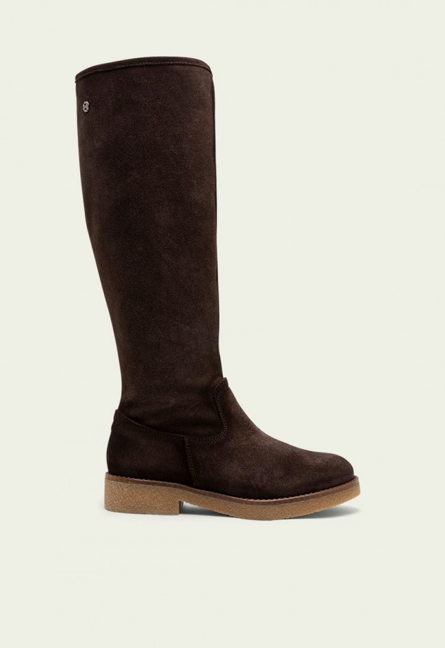 Bota alta Porronet Inés de piel moka, confort artesanal y estilo atemporal