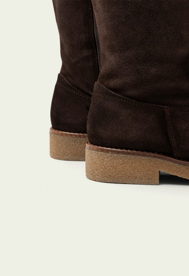 Bota alta Porronet Inés de piel moka, confort artesanal y estilo atemporal