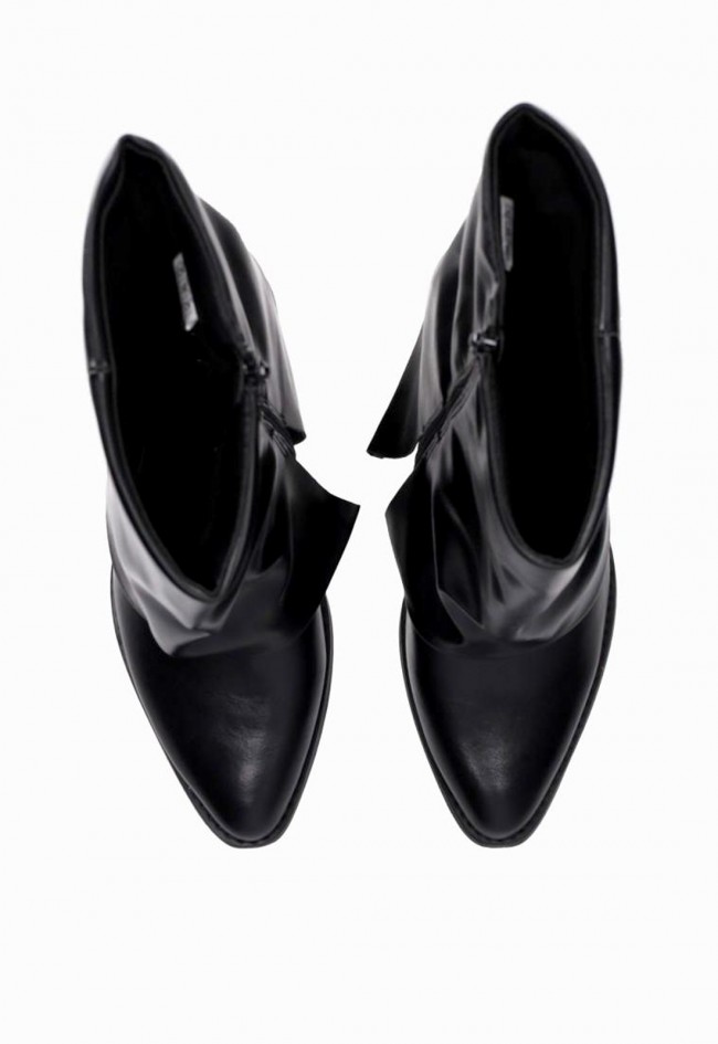 Bota de caña media Chika10 Yanyan 02 en negro, minimalismo elegante para cada día