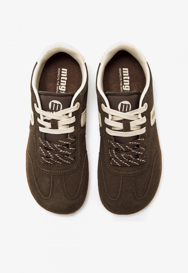 Zapatillas barefoot Mustang Free Aria para mujer en marrón moka, estilo minimalista y pisada natural