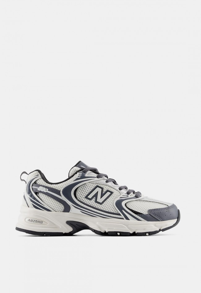 Zapatillas New Balance 530 para hombre en blanco y gris marino, estilo retro running con confort diario