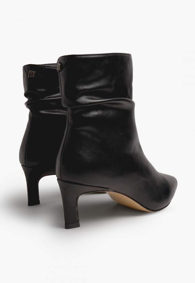Botín de tacón Mustang Gala para mujer en negro, diseño fruncido y elegante