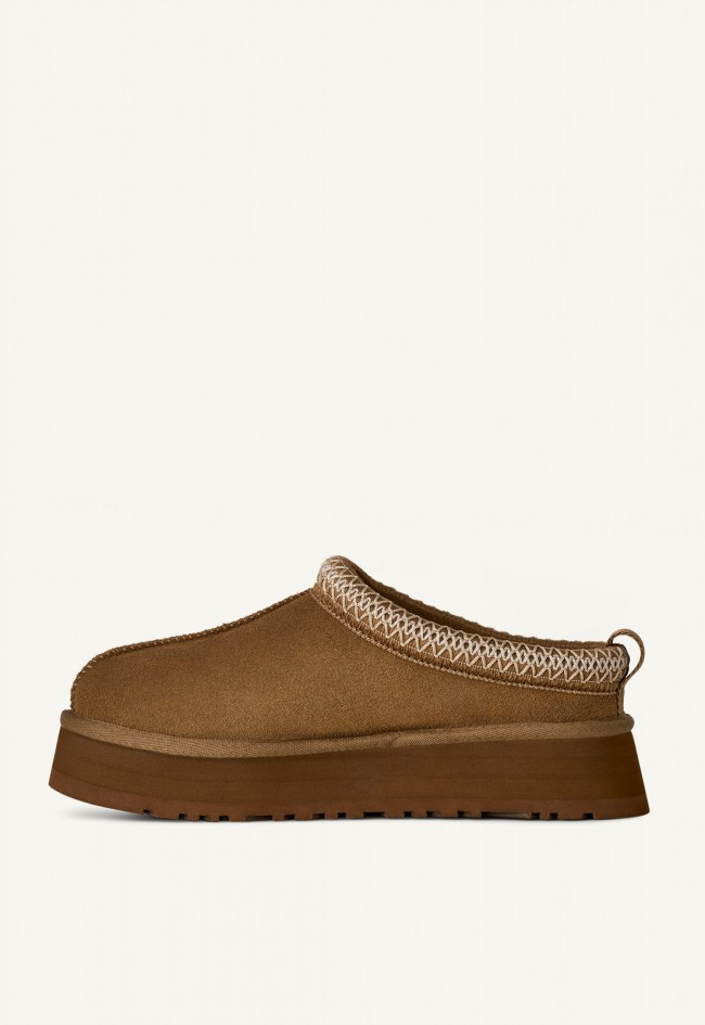 Zueco UGG Tazz II de mujer de ante marrón con plataforma, estilo icónico