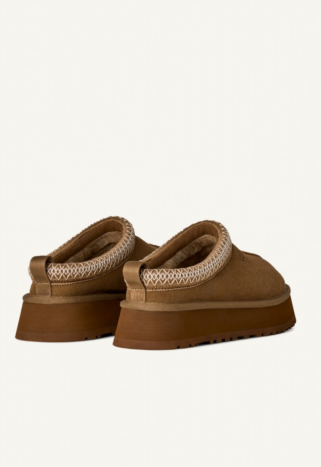 Zueco UGG Tazz II de mujer de ante marrón con plataforma, estilo icónico