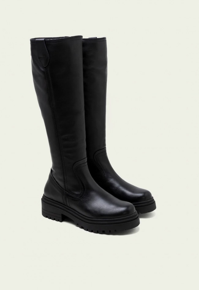 Bota alta de mujer Porronet Kim de piel negra con plataforma, estilo urbano