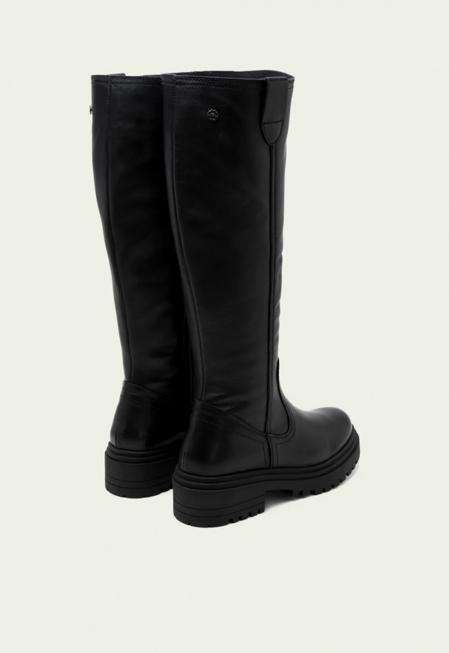 Bota alta de mujer Porronet Kim de piel negra con plataforma, estilo urbano