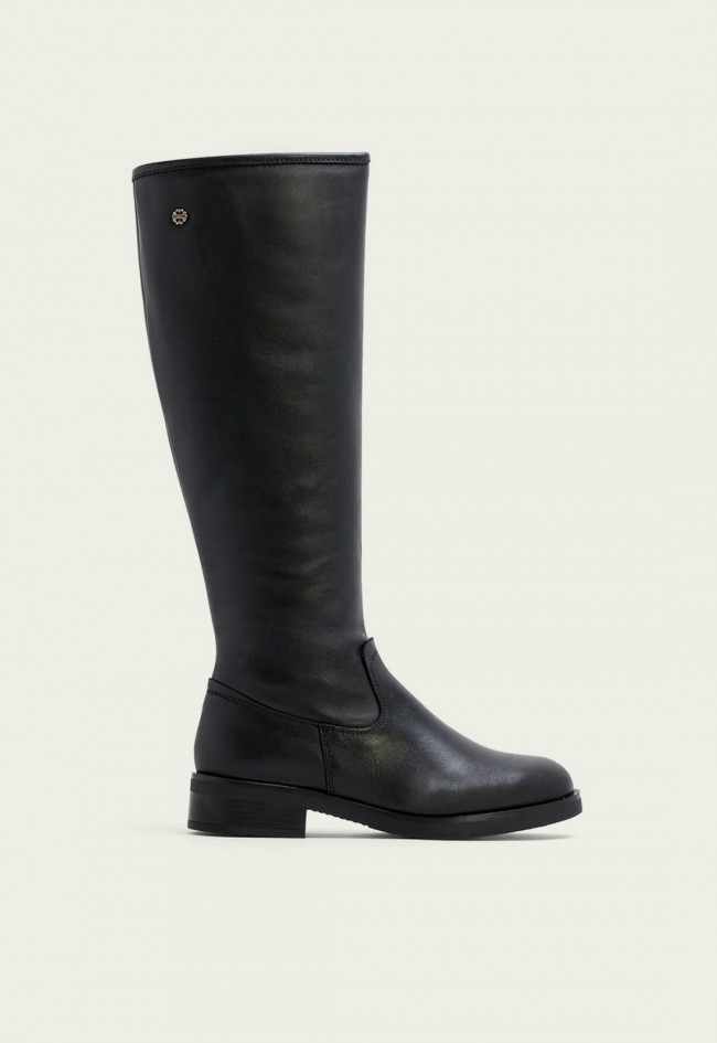 Bota alta de mujer Porronet Jana de piel negra, elegante y versátil