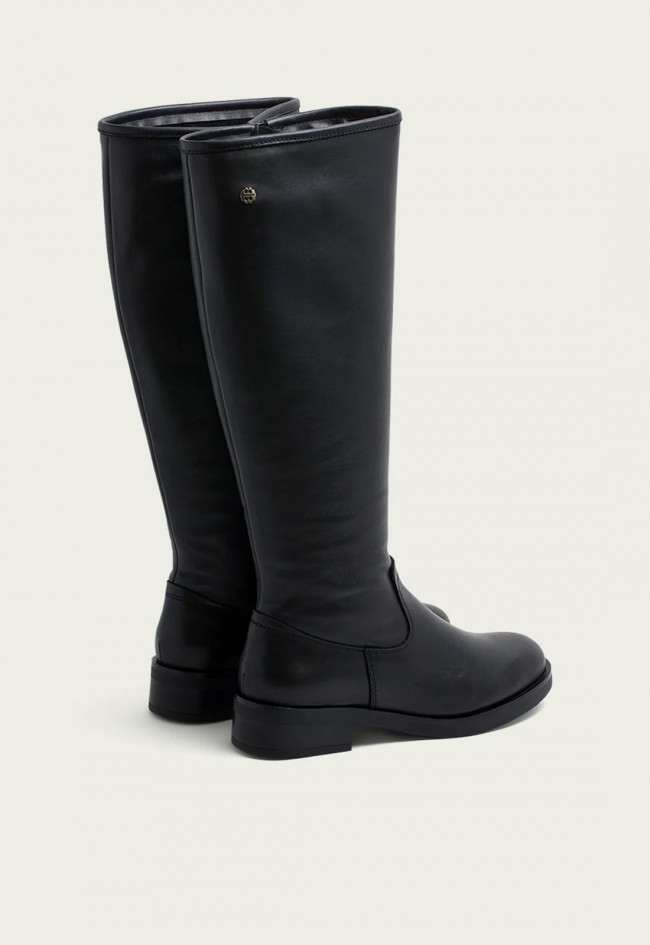 Bota alta de mujer Porronet Jana de piel negra, elegante y versátil
