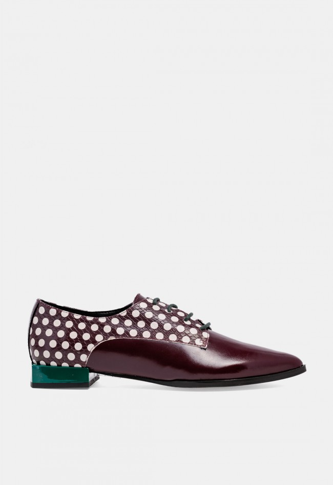 Zapato de cordones GLO Stadfish de piel burdeos con lunares, diseño exclusivo para VAS
