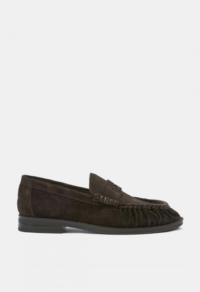 Mocasín de mujer Another Trend 5706 de piel marrón, un clásico en tendencia