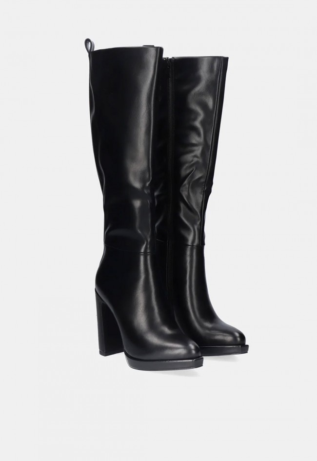 Bota alta EXÉ K2417-21077 negra con tacón alto, un diseño imprescindible