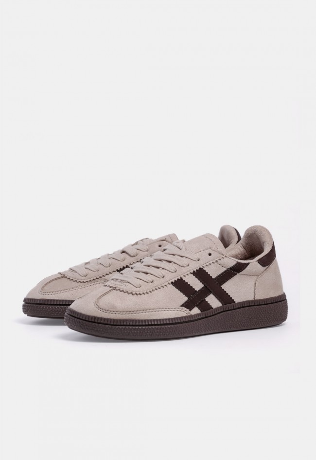 Zapatilla deportiva retro Why Pink? m6520 de mujer en piel sintética arena, tendencia actual