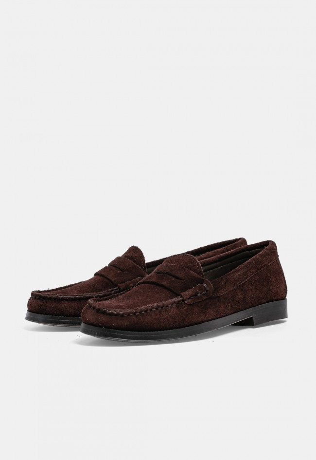 Mocasín Benson 84748C de mujer en piel serraje marrón chocolate, estilo clásico y sofisticado
