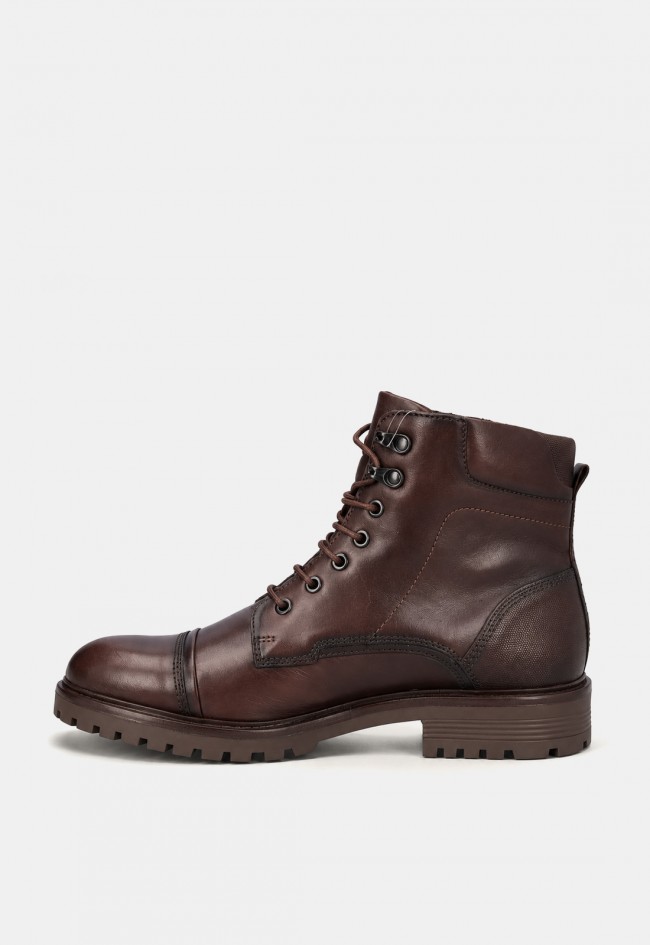 Bota de hombre Coronel Tapioca C2401-18 de piel marrón, estilo urbano con carácter