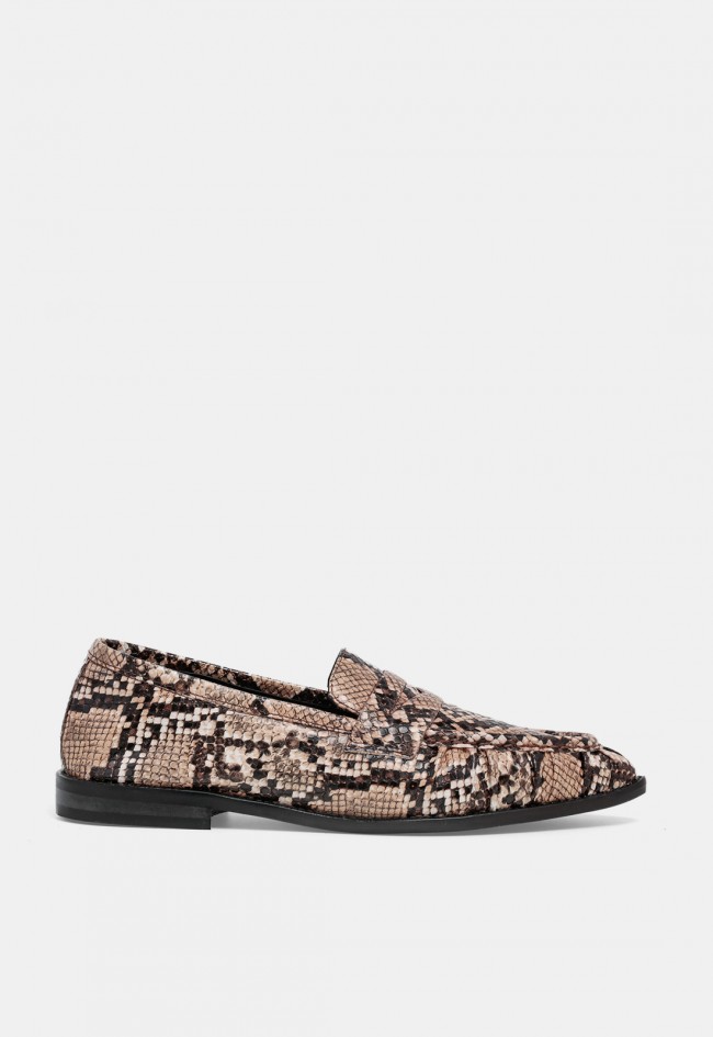Mocasín de mujer GLO Delia de piel con animal print, diseño en tendencia