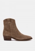 Botín cowboy Another Trend 5644 de mujer en piel tostada, estilo campero con tacón cubano
