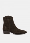 Botín cowboy Another Trend 5644 de mujer en piel marrón, estilo campero con tacón cubano