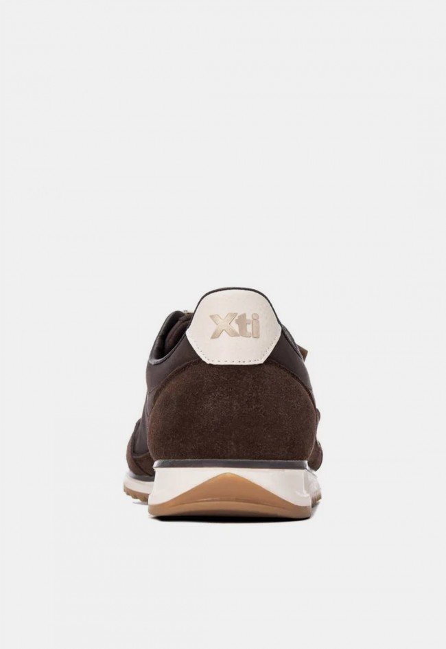 Zapatilla deportiva Xti 14611403 de mujer en marrón, diseño retro y certificado vegano