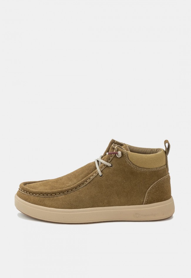 Bota wallabi Natural World Angles de hombre en taupe, serraje hidrofugado y confort