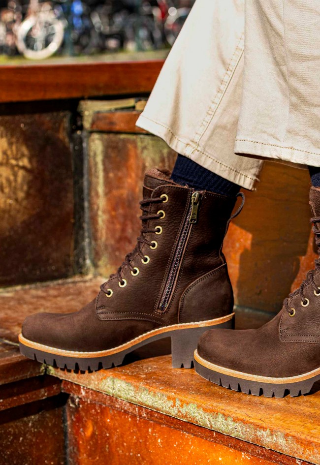 Bota Panama Jack Padma de mujer en piel Nobuck marrón Waterproof, estilo y protección para el invierno