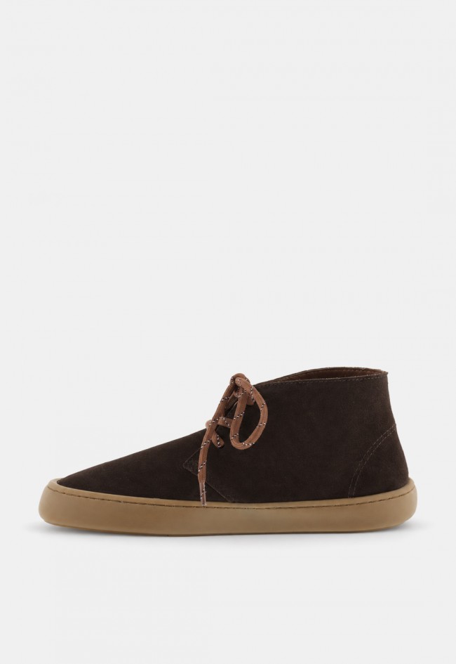 Botín barefoot Victoria Olmo unisex de serraje marrón con suela caramelo, caminar natural y confortable