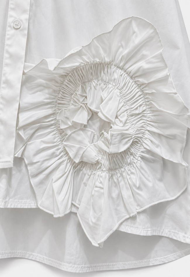 Camisa blanca de mujer VINTAGE 3055 con volante, estilo elegante y original