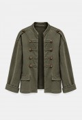 Chaqueta kaki de mujer FLORA 926165 con inspiración militar, elegante y original