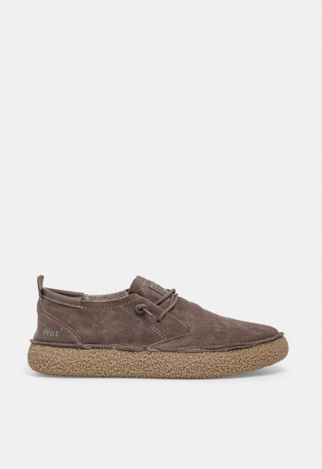 Zapato de hombre Woz Stride de piel taupe, estilo casual urbano con carácter
