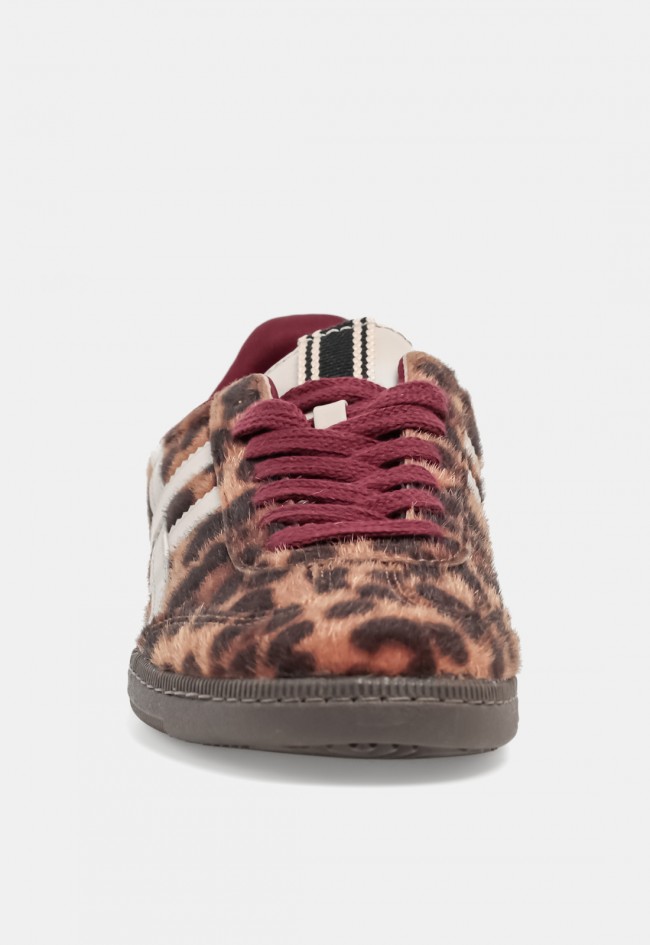 Zapatilla deportiva de mujer Why Pink? M6518 con animal print de leopardo, un diseño urbano con personalidad