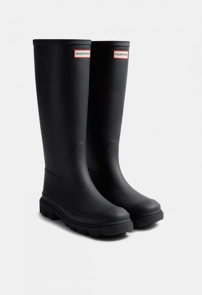 Bota de agua Hunter Downpour Tall de mujer en caucho negro, impermeable con estilo ecuestre