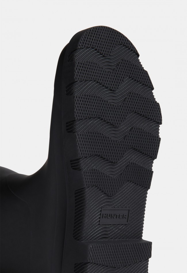 Bota de agua Hunter Downpour Tall de mujer en caucho negro, impermeable con estilo ecuestre