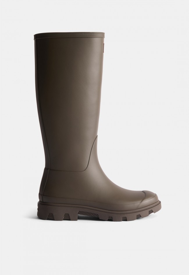 Bota de agua Hunter Downpour Tall de mujer en caucho moka, impermeable con estilo ecuestre
