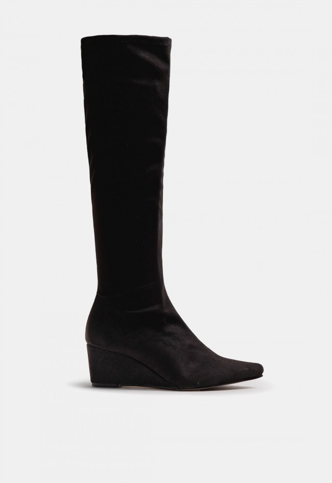 Bota alta Mustang Kala de mujer negra con cuña alta | Elegancia y estilo para la temporada