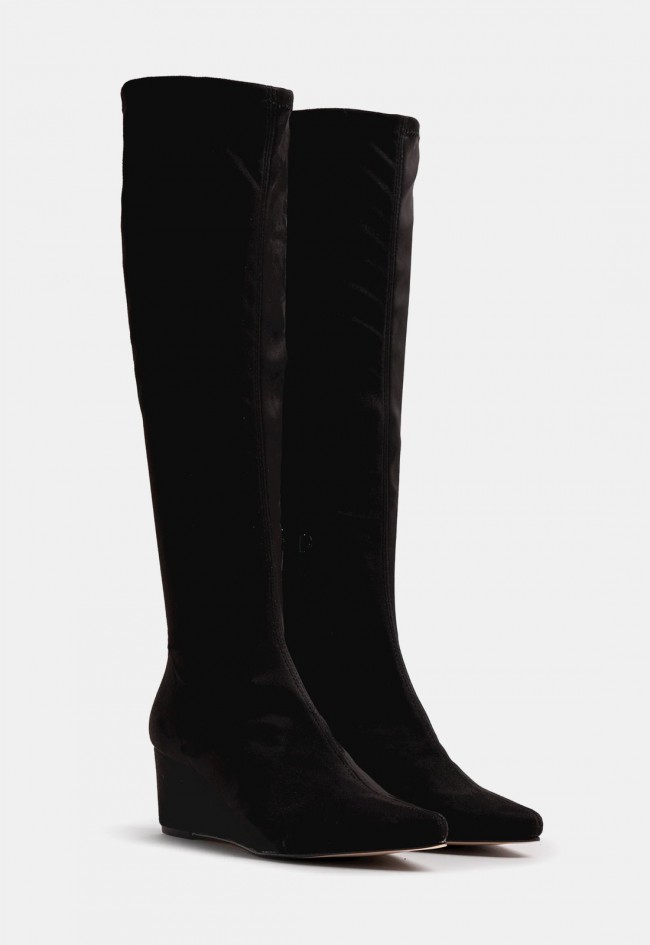 Bota alta Mustang Kala de mujer negra con cuña alta | Elegancia y estilo para la temporada