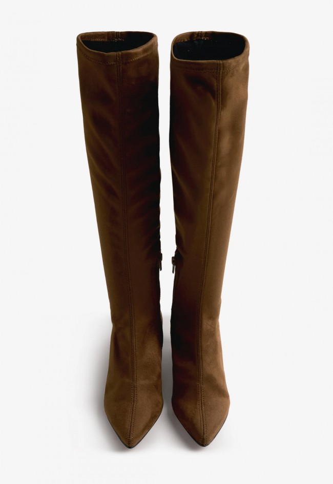 Bota alta Mustang Kala de mujer color cuero con cuña alta | Elegancia y estilo para la temporada