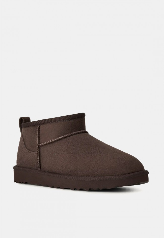 Botín UGG Classic Ultra Mini de mujer en piel de oveja color moka | El icono cálido del invierno