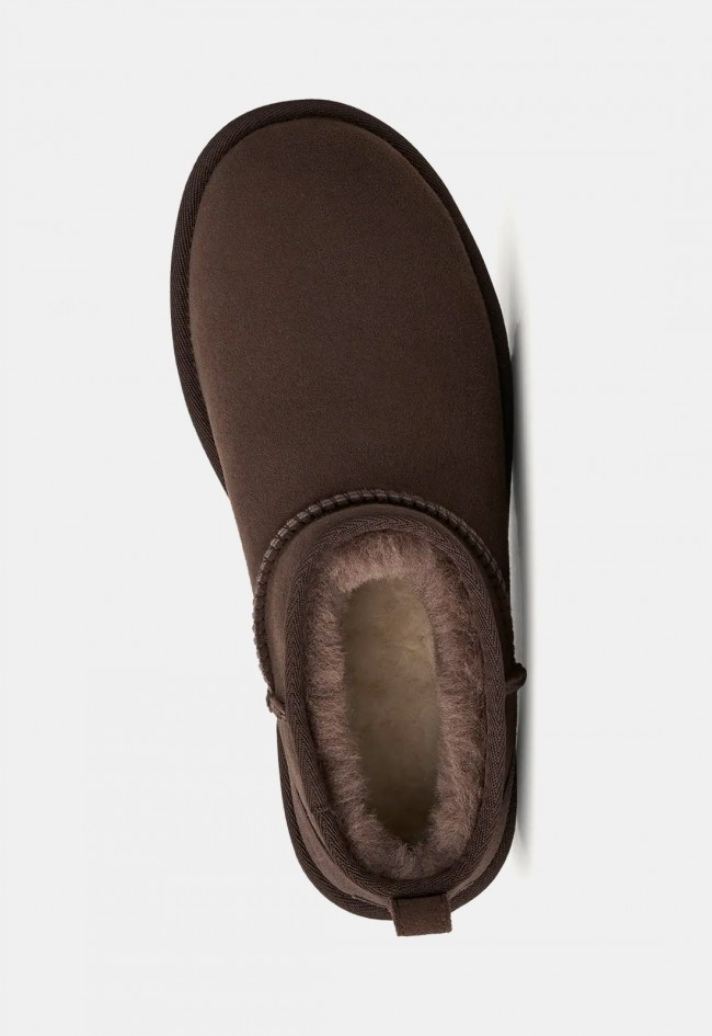 Botín UGG Classic Ultra Mini de mujer en piel de oveja color moka | El icono cálido del invierno