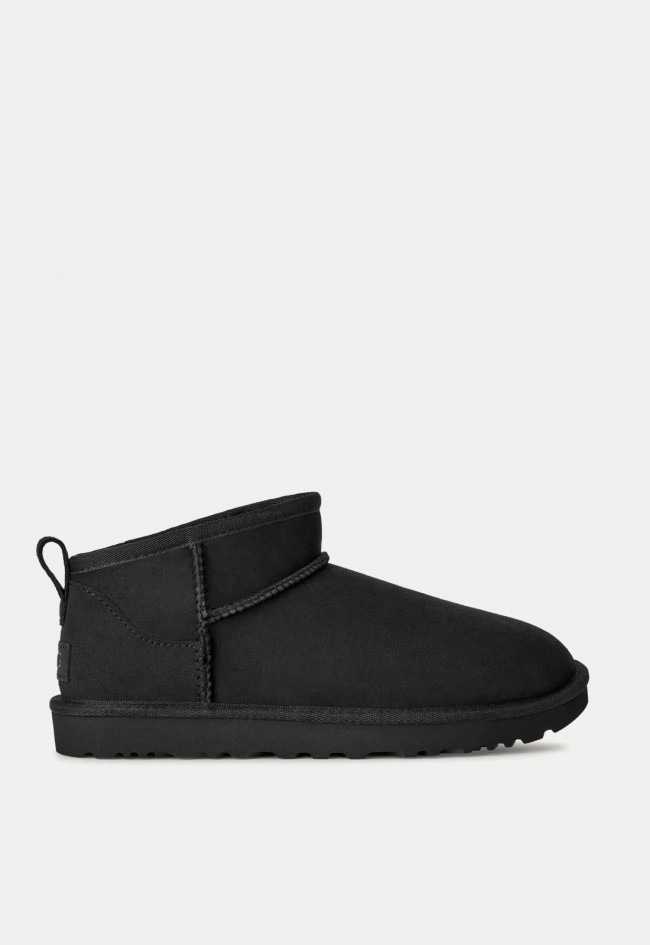 Botín UGG Classic Ultra Mini de mujer en piel de oveja color negro | El icono imprescindible del invierno