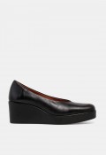 Zapato de cuña VAS 9010 de mujer en piel negra | Elegancia urbana con carácter