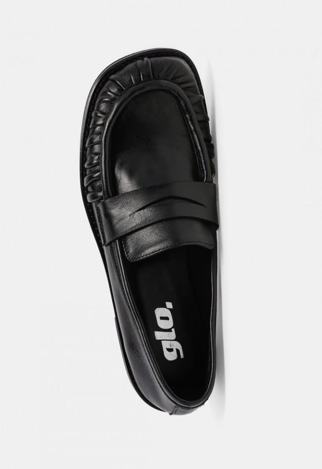 Mocasín fruncido GLO Kary de mujer en piel negra | Elegancia atemporal con carácter