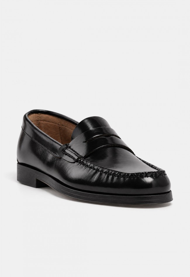 Mocasín Benson 84748C de mujer en piel negra | Clásico renovado con estilo atemporal