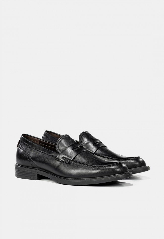 Mocasín de hombre Fluchos Adrien F2496 en piel negra | Elegancia y confort a cada paso