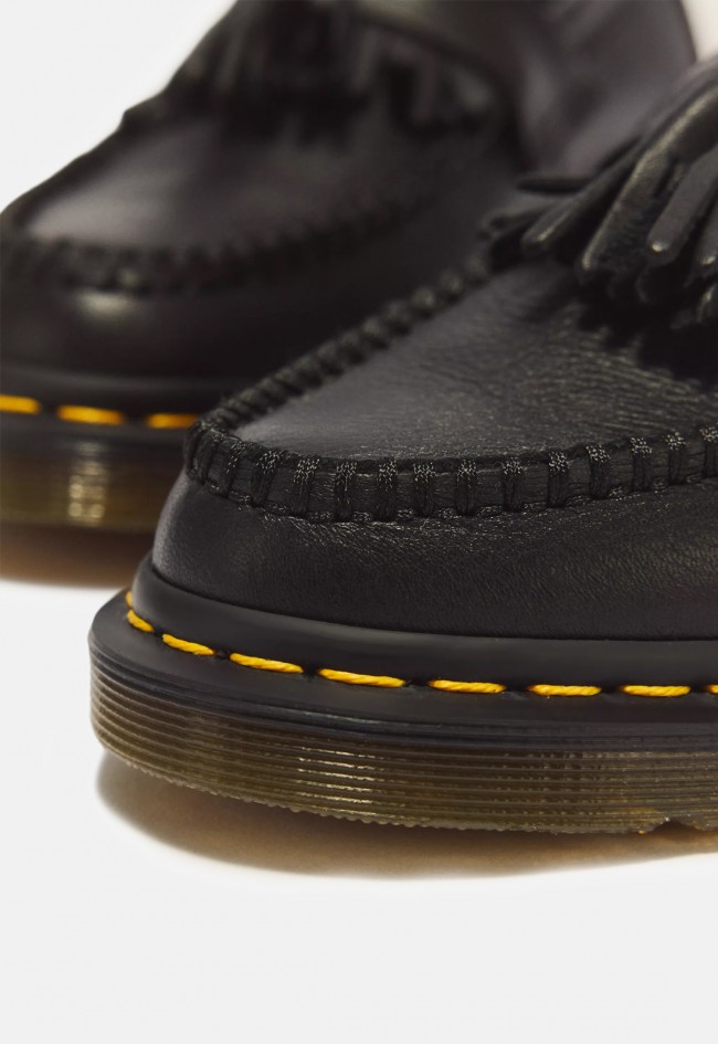 Mocasines Dr. Martens Tasel de hombre negros en piel Ambassador con borla | Un icono con carácter