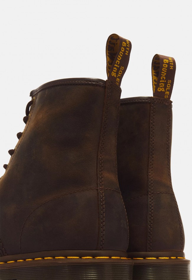 Botas Dr. Martens 1460 Crazy Horse de hombre marrones en piel | Resistencia con carácter