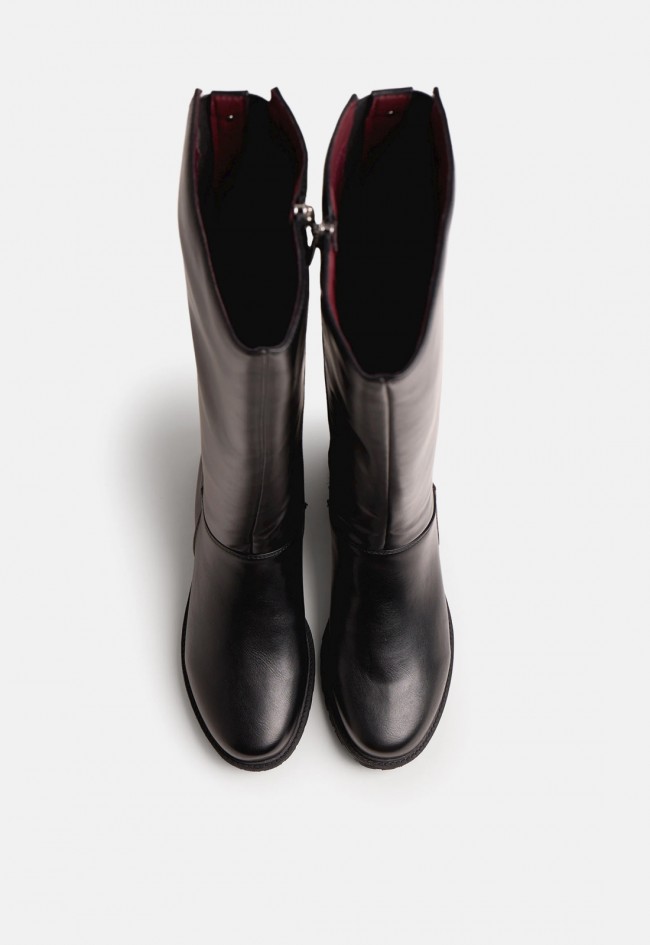 Bota alta Mustang Campa negra de mujer con tacón bajo | Un básico elegante para el invierno