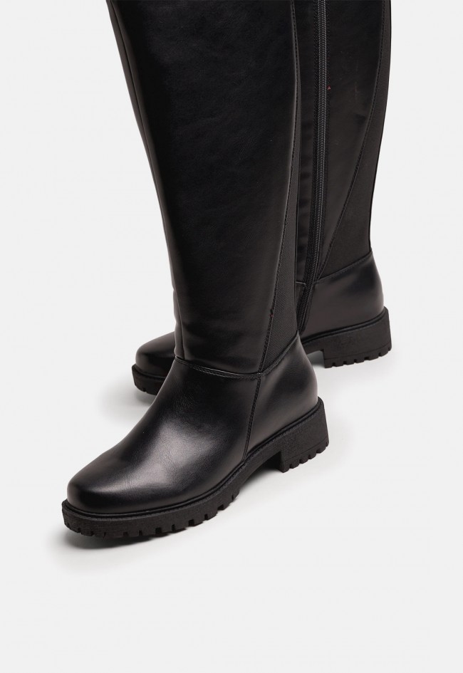 Bota alta Mustang Campa negra de mujer con tacón bajo | Un básico elegante para el invierno
