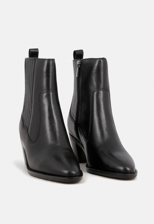 Botines camperos Another Trend 5653 de mujer en piel negra | Estilo western con carácter