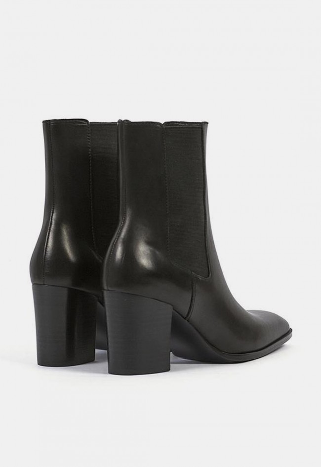 Botines de mujer Another Trend 5621 de piel lisa negros | Tacón y elásticos laterales