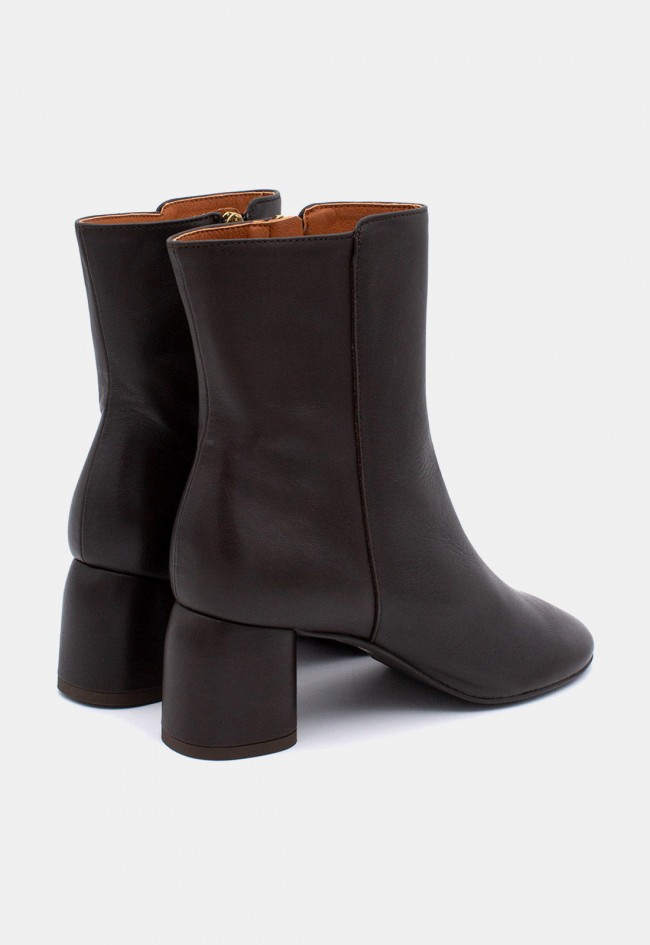 Botines de mujer Ángel Alarcón Murielle de piel negra | Tacón ancho de 6 cm